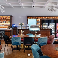 Restauracja  DWÓCH ŚWIĘTYCH
